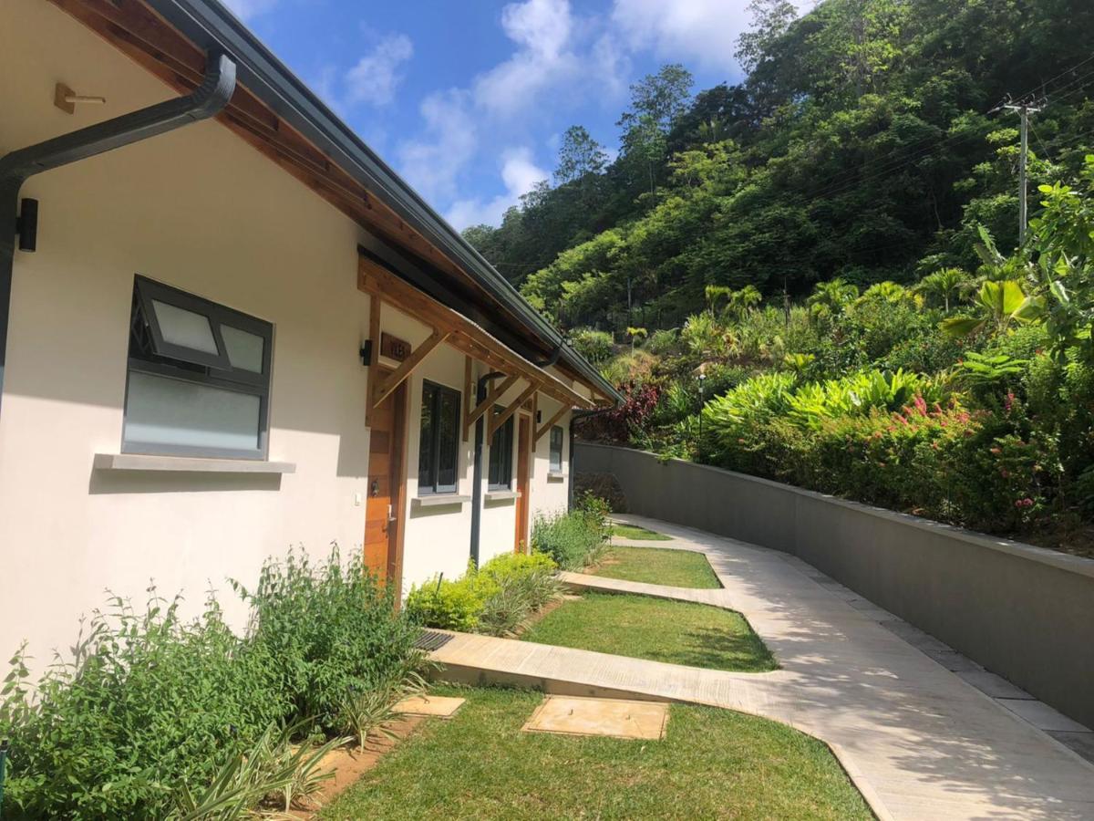 Paradise Chalets Yoga & Wellness Takamaka Exteriör bild