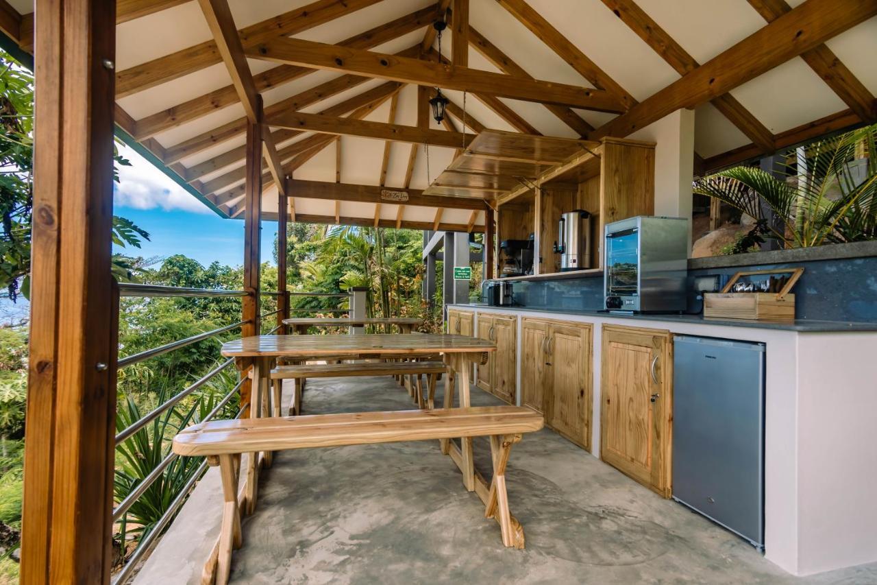 Paradise Chalets Yoga & Wellness Takamaka Exteriör bild